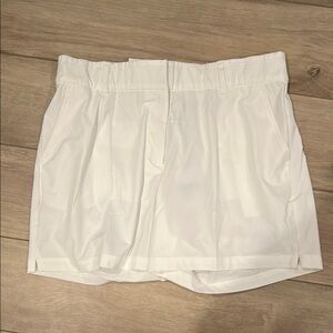 NWT Nike Women’s White Standard Fit Golf Shorts